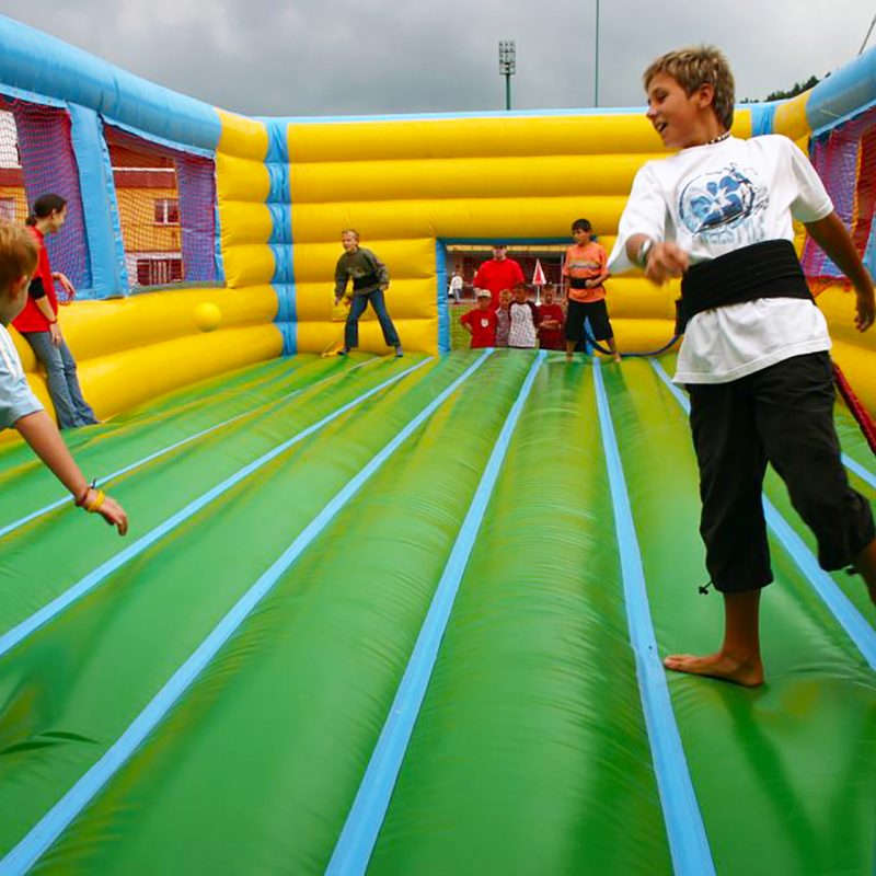 Bungee Soccer Fußballfeld