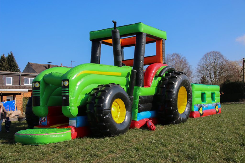 Traktor Hüpfburg