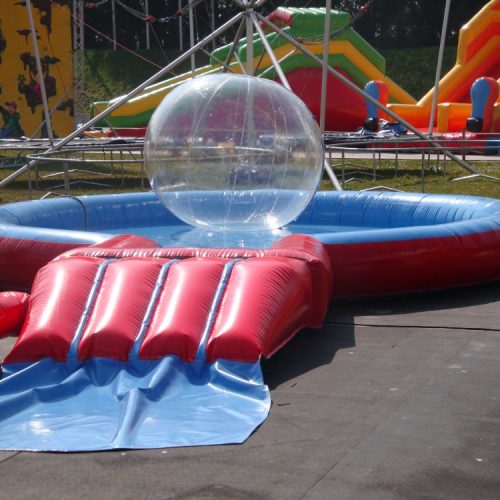 Schwimmbecken mit Spielblase